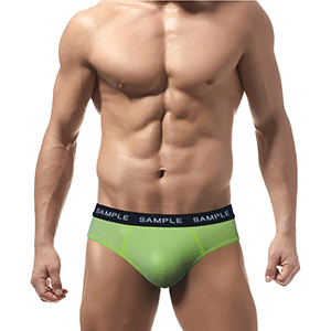 How should an underwear size chart be graded between sizes?